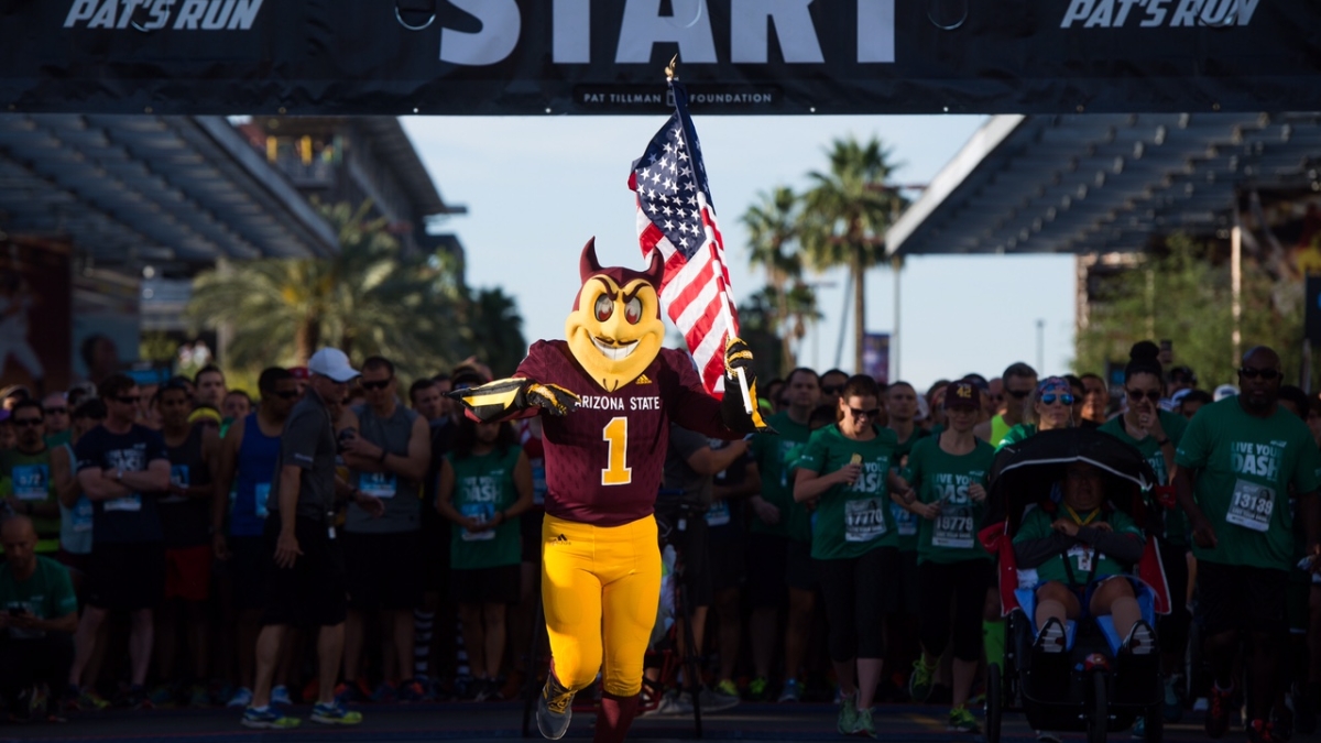 A photograph of Sparky at the starting line of the 2016 Pat's Run