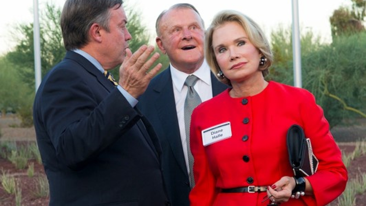 ASU President Michael M. Crow opens the exhibit "ASU Skyspace: Air Apparent," with Bruce and Diane Halle in 2012. Bruce Halle, who died last week at 87, was one of ASU’s most generous supporters.