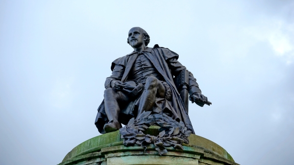 statue of William Shakespeare